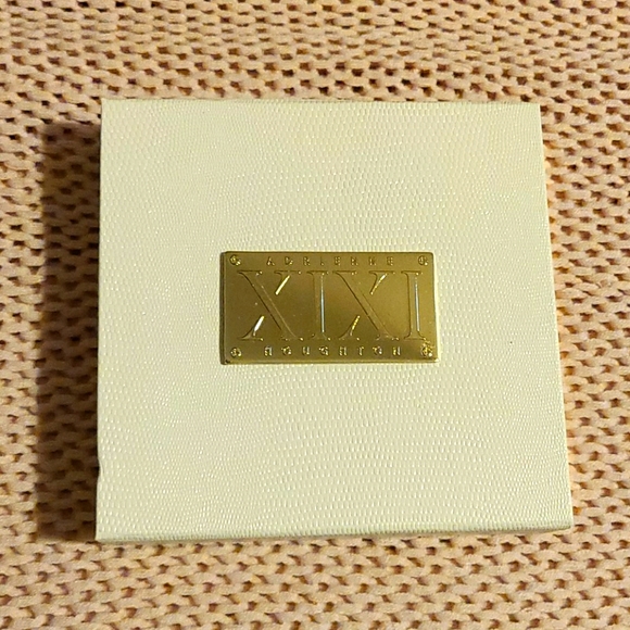 BNWOT xixi Earrings - Picture 1 of 3